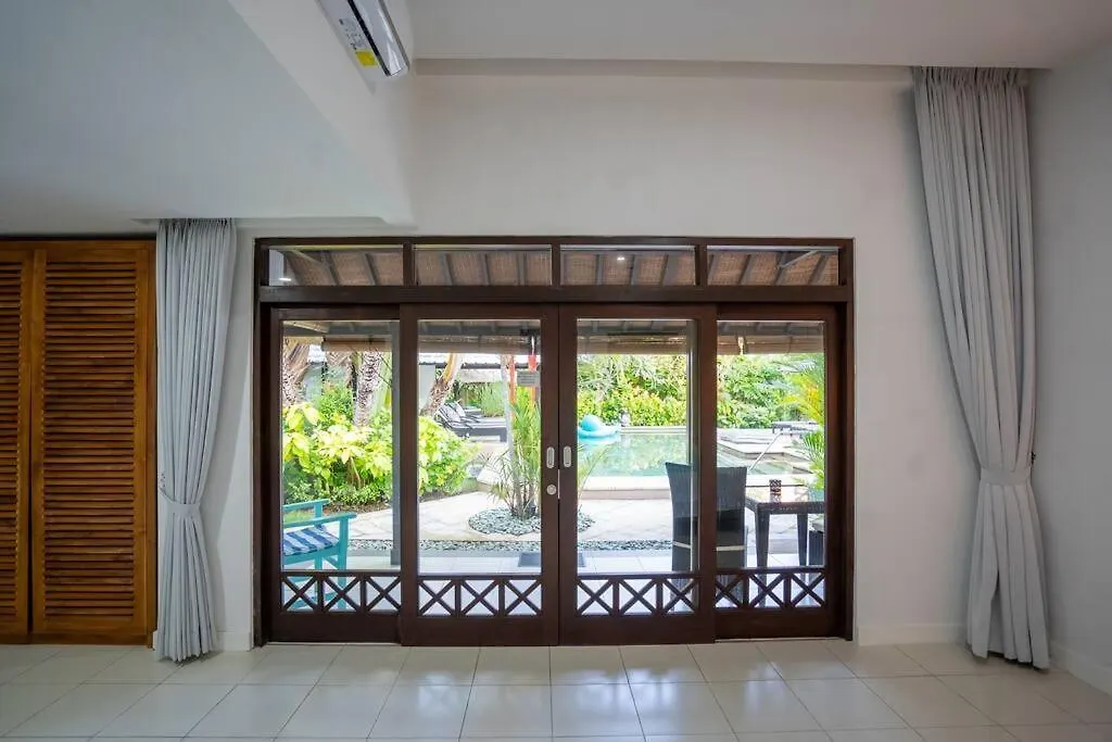 Villa Stunning 4Br Oasis In Legian