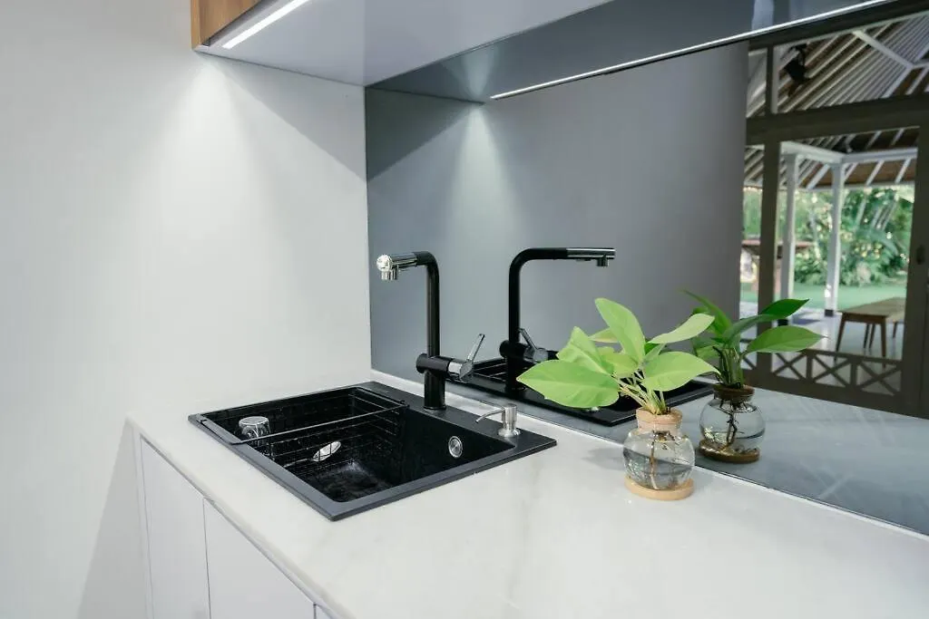 Villa Stunning 4Br Oasis In Legian