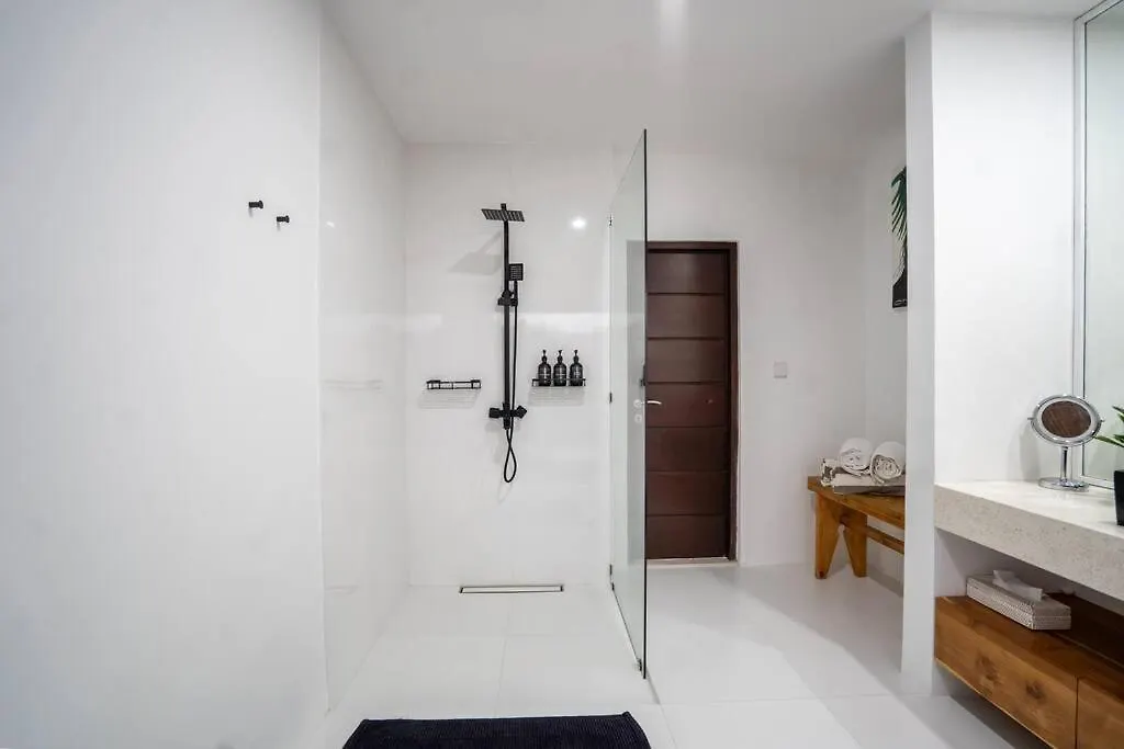 Stunning 4Br Oasis In Legian Villa 0*, Legian (Bali)