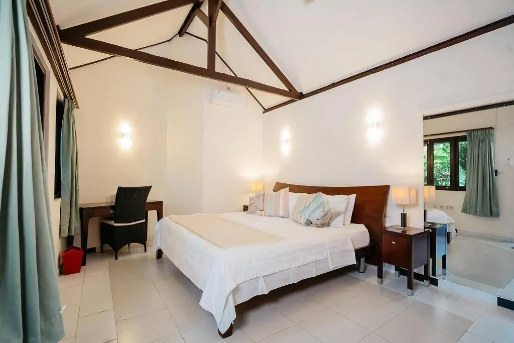 Stunning 4Br Oasis In Legian Villa 0*, Legian (Bali)